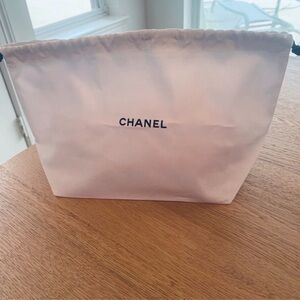 ♦️CHANEL authentic drawstring signature pouch or dust bag